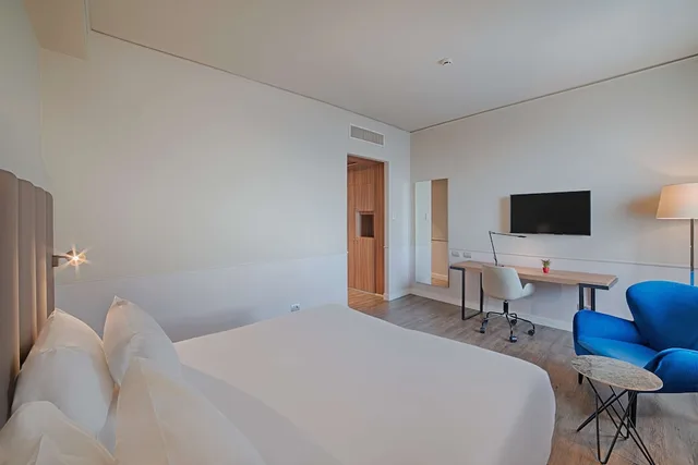 Superior, Double Bed, Xl، NH Napoli Panorama 4/8
