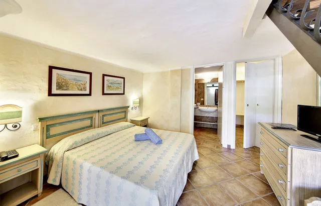 غرفة كلاسيكية بسرير مزدوج وسريرين منفصلين بشرفة، Colonna Hotel Du Golf 1/3