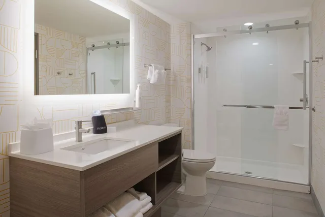 جناح بسرير كينج بإطلالة على الفناء بغرفة نوم واحدة، Home2 Suites by Hilton Little Rock Midtown Medical Center 4/4