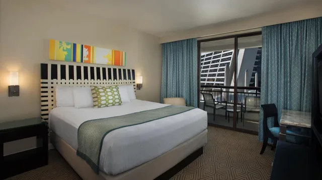 فيلا بسرير كينج وسريرين كوين بإطلالة على البحيرة بغرفتي نوم مع أريكة، Bay Lake Tower at Disneys Contemporary Resort 4/8