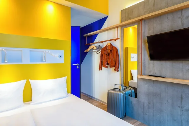 غرفة عائلية بسريرين مزدوجين وسرير مزدوج وسريرين منفصلين، Ibis Budget Strasbourg La Vigie 3/3