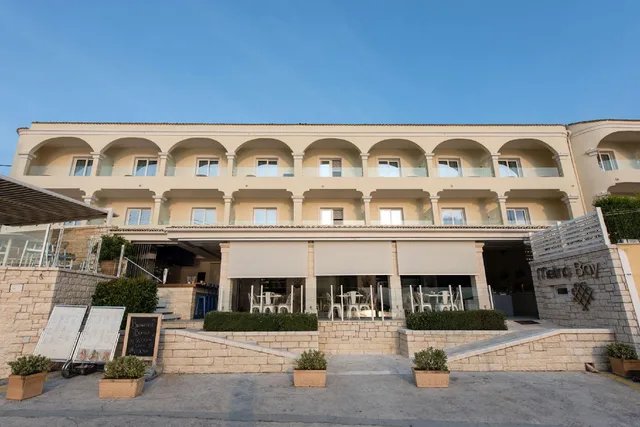 غرفة مع سرير إضافي بإطلالة جزئية على البحر، Melina Bay Boutique Hotel 1/1