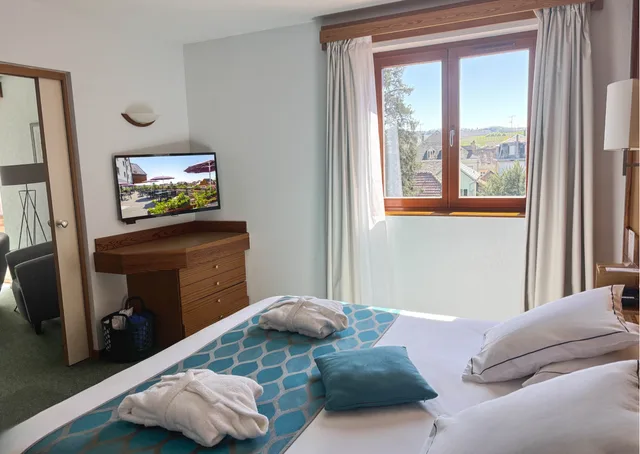 جناح بسرير كينج مع أريكة بمنطقة جلوس، Best Western Plus Hotel and SPA Le Schoenenbourg 2/6