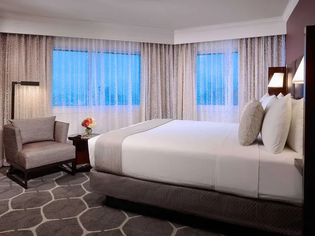 جناح بسرير كوين بغرفة نوم واحدة بحوض استحمام لذوي الإعاقة، Royal Sonesta Houston Galleria 1/1