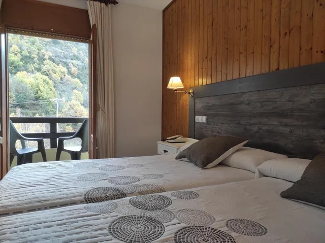 غرفة قياسية مفردة بشرفة، SNO Hotel Bielsa 3/4