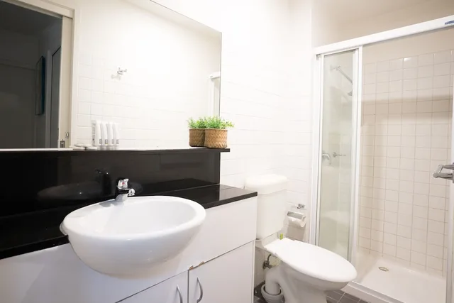 4 Bedrooms, Apartment, 4 Beds, King and Queen Bed, Sofa, Arrow On Swanston 8/10