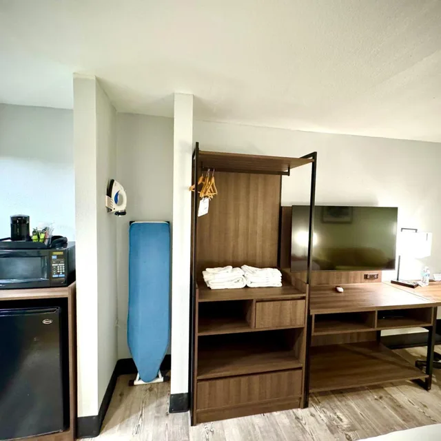 غرفة بسرير كوين مع أريكة، SureStay Plus by Best Western Cannon A.F.B. 5/5