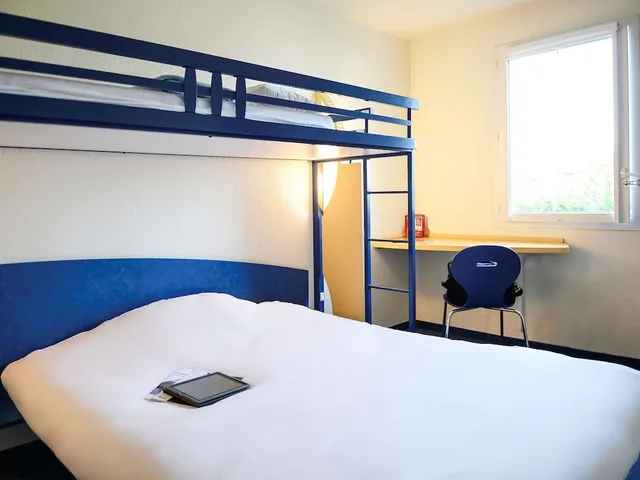 Room, Triple, Double and Bunk Bed, Ibis Budget Orleans Ouest Meung Sur Loire 1/4