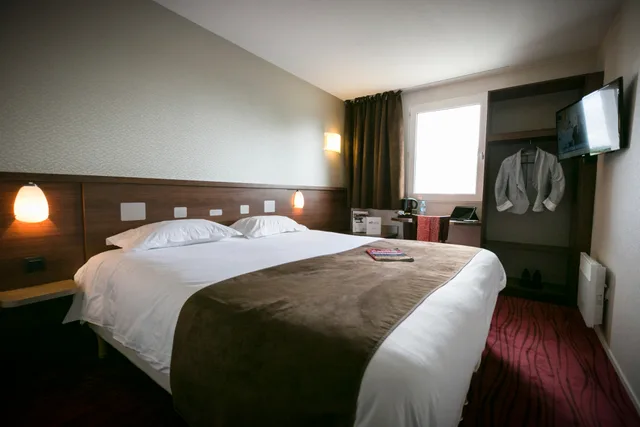 Comfort, Double Bed, Brit Le Castel 1/3