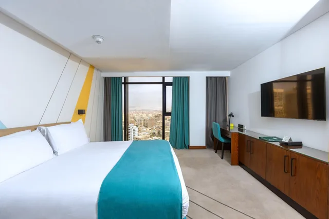 جناح بسرير كوين، Holiday Inn Cairo Maadi 3/8