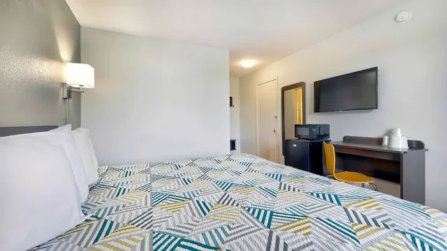 غرفة قياسية بسرير كينج، Motel6 Gallup, NM 6/8