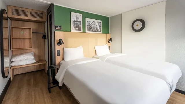 غرفة متصلة قياسية بسرير كوين وسريرين منفصلين، Campanile NATURE - Bordeaux Lac 3/16