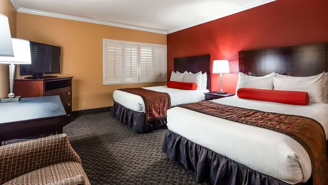 غرفة قياسية بسريرين مزدوجين، Best Western Plus Casino Royale–Center Strip 1/3