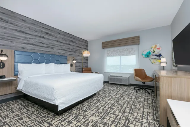 Room, King Bed, Hampton Inn & Suites Shenandoah The Woodlands, TX 1/4
