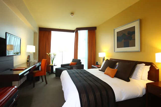 غرفة تنفيذية بسرير كينج، Delfines Hotel & Convention Center 1/6