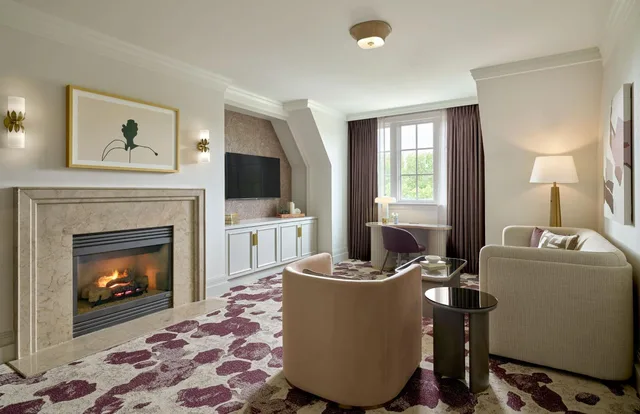 جناح لذوي الإعاقة، Royal Park Hotel 1/1