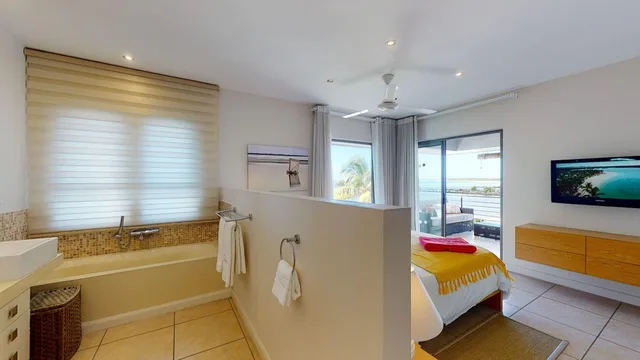 2 Bedrooms, Suite, Beach Front، Bon Azur Beachfront Suites Penthouses By Lov 8/8