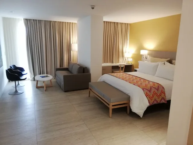 غرفة ديلوكس بسرير كوين مع أريكة، Mercure Santa Marta Emile 4/10