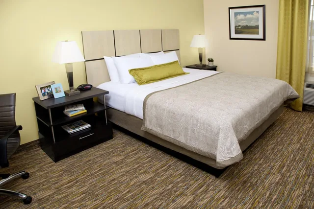 غرفة بسرير كينج لذوي الإعاقة، Candlewood Suites COTULLA 1/8