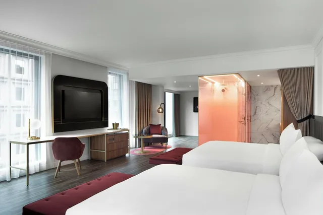 غرفة قياسية بسريرين كوين بإطلالة على المدينة، HONEYROSE Hotel, Montreal, a Tribute Portfolio Hotel 1/3