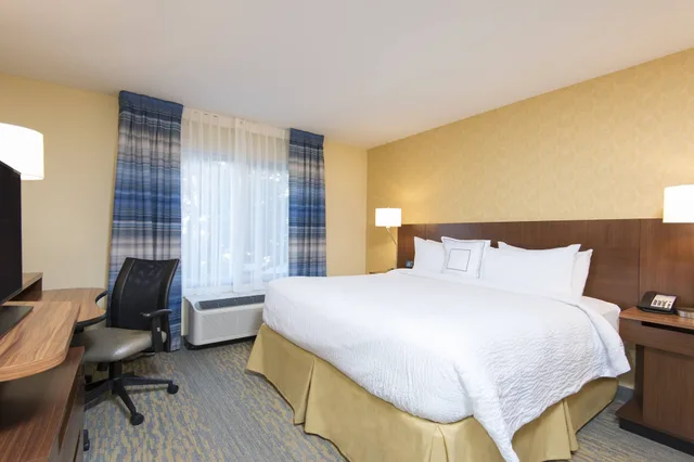 غرفة بسرير كينج لذوي الإعاقة، Fairfield Inn Suites Tampa Westshore Airport 1/6