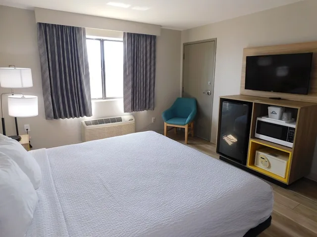 غرفة بسرير كينج لذوي الإعاقة، Days Inn by Wyndham Effingham 2/9