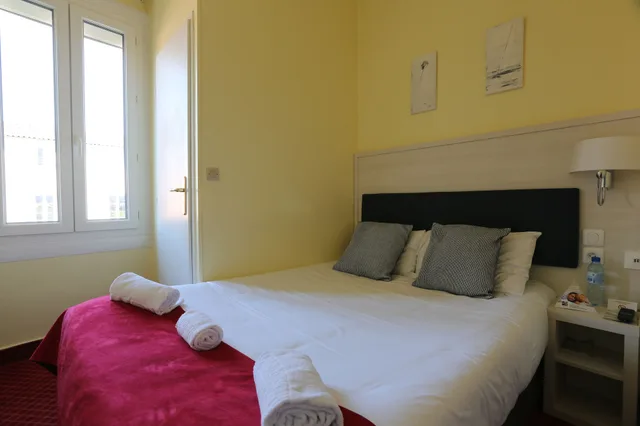 غرفة بسرير مزدوج، Brit Hotel Bleu Nuit 4/9