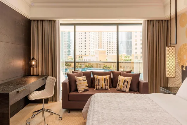 جناح جونيور بسرير كينج بإطلالة على المدينة للمدخنين، Le Royal Meridien Beach Resort & Spa 2/4