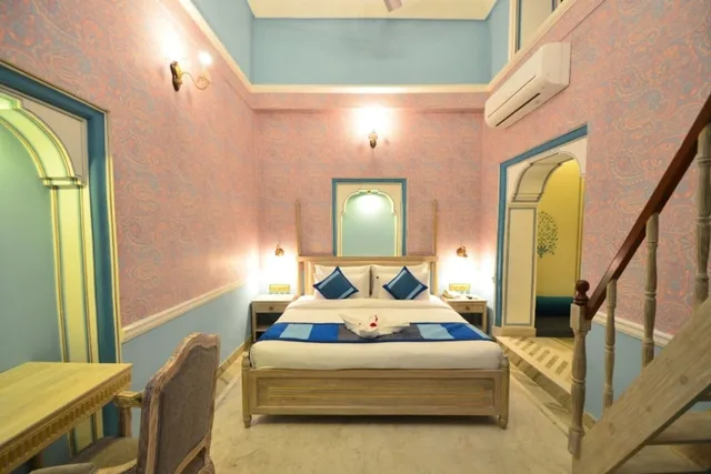 Superior, Double Bed, Neemrana S Hill Fort Kesroli 1/5