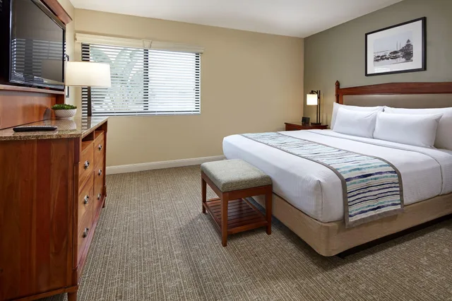 جناح جونيور بسرير كوين، Glorietta Bay Inn 1/2