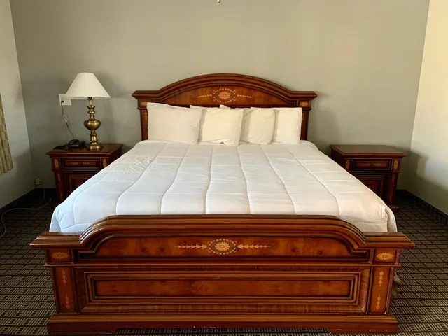 غرفة بسرير كينج بمطبخ، Viking Motel 2/3