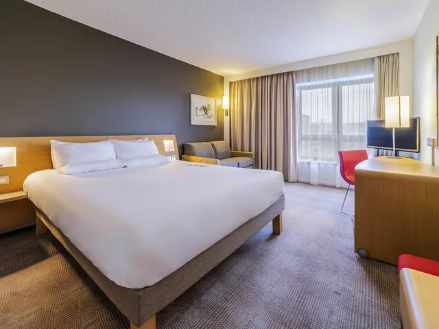 غرفة سوبيريور بسرير كوين مع أريكة، Novotel Southampton 5/10