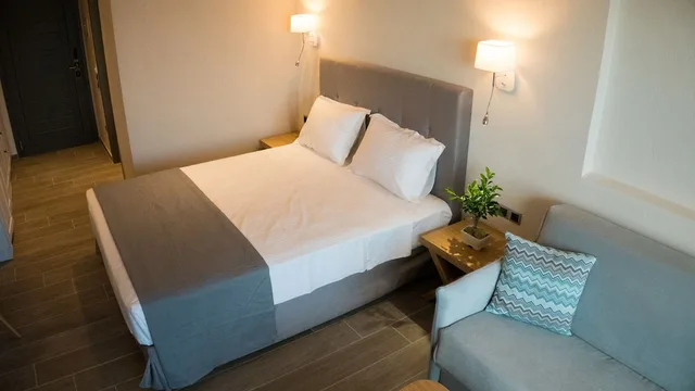غرفة ديلوكس بسريرين كوين بإطلالة على البحر مع أريكة، Costa Domus Blue Luxury Apartments 4/7