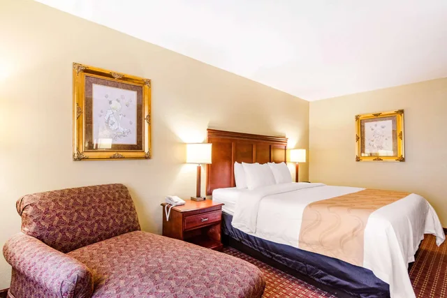 غرفة رباعية بسريرين كوين، Quality Inn & Suites Carthage near Precious Moments Chapel 2/2