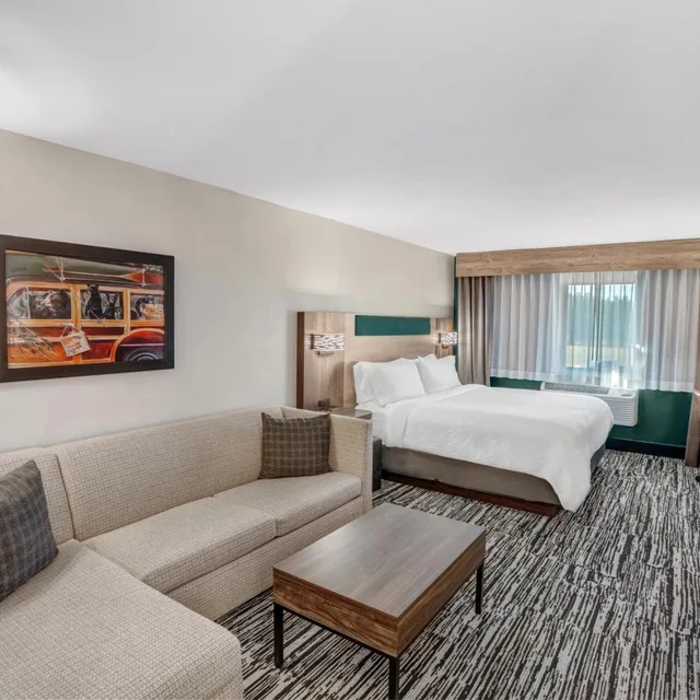 غرفة قياسية بسرير كينج في طابق مرتفع، Holiday Inn Express And Suites Hayward 7/9