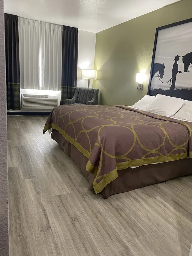 Standard, King Bed, Super 8 by Wyndham Weatherford 4/6
