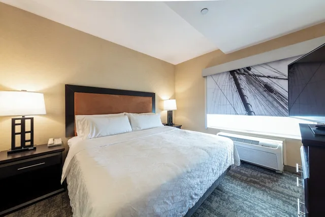جناح بسريرين كينج بغرفتي نوم مع أريكة، Holiday Inn Express Suites Riverport 3/4