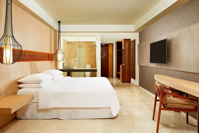 غرفة ديلوكس بسرير كينج بشرفة، Four Points By Sheraton Bali Ungasan 5/6