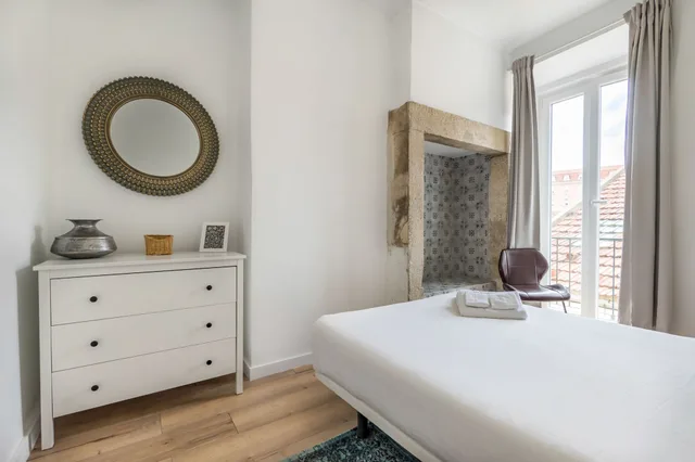 غرفة بسرير مزدوج بشرفة بحمام مشترك، The Color Hostel 2/8