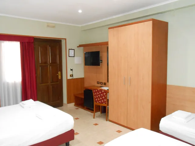 Classic, 4 Beds, Hotel Riviera Fiumicino 2/3