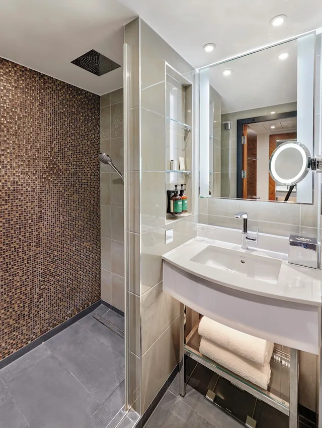 غرفة بسرير كينج بإطلالة على الفناء، Hyatt Regency London Albert Embankment 3/4