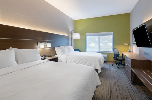 غرفة قياسية بسريرين كوين لذوي الإعاقة، Holiday Inn Express Hotel And Suites Weston 1/2