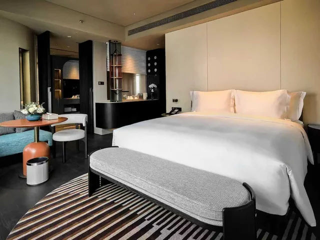 غرفة بريميوم بسرير كينج، Hotel Indigo Zhuhai Xiangzhou by IHG 6/10