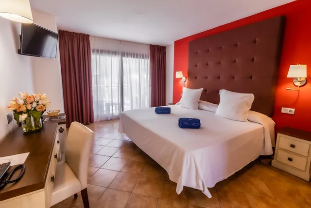 Superior, Queen Bed, Paloma Blanca Boutique Hotel 3/8