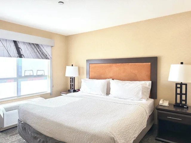 جناح بسريرين كينج بغرفتي نوم مع أريكة، Holiday Inn Express Suites Riverport 1/4