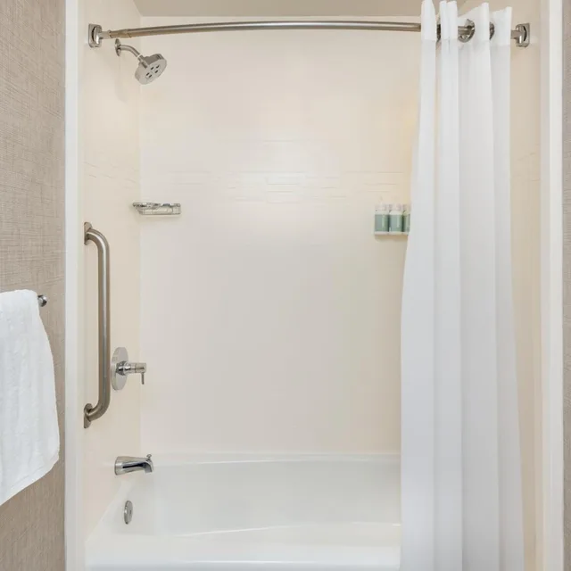 جناح بسريرين كوين بغرفة نوم واحدة مع أريكة، Residence Inn Upper Marlboro Joint Base Andrews 4/4
