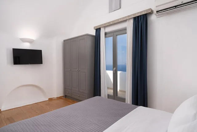 Serenity, Garden, Villa, Caldera View, Private Garden, Hot Tub، Santorini Princess Presidential Suites 8/10