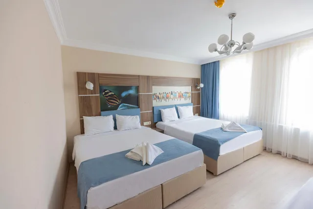 غرفة عائلية رباعية بسرير كينج وسريرين منفصلين، De Maree Hotel 1/2