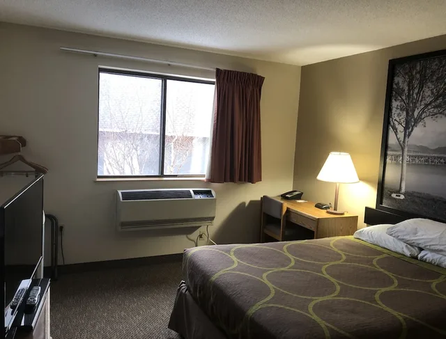 غرفة بسرير كوين لذوي الإعاقة، Super 8 by Wyndham Salmon Arm 3/5