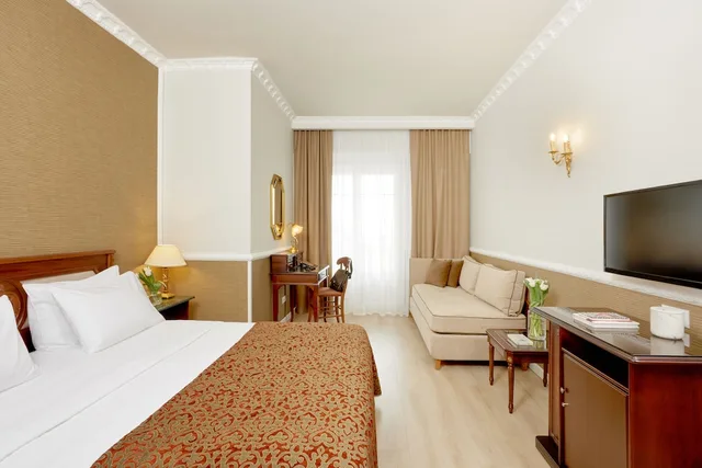 غرفة كلاسيكية بسرير كوين بغرفة نوم واحدة، Grand Hotel Palace 1/10